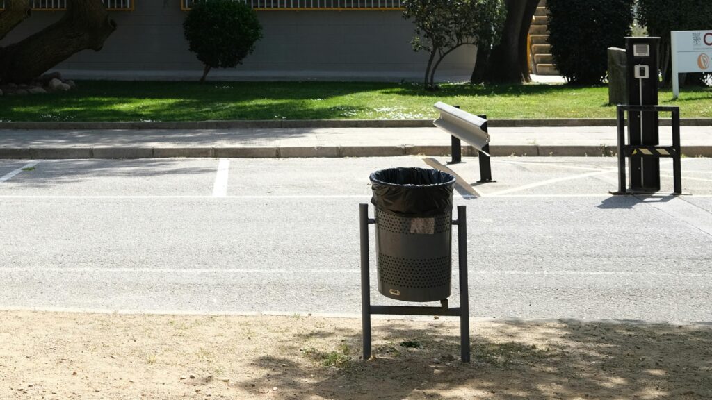 Profesjonalne kosze na śmieci do parków, przystanków